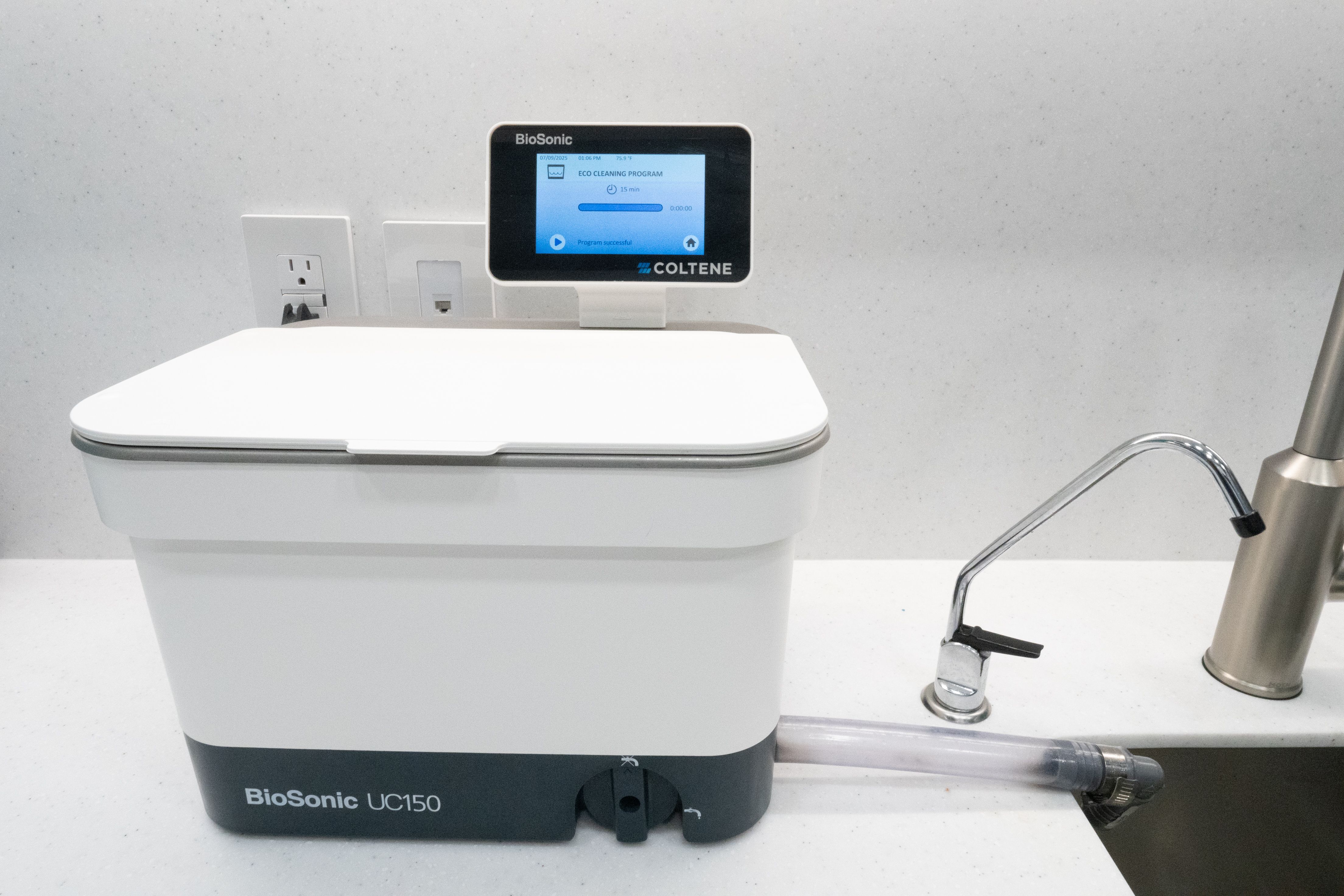 Modern dental equipment inside a Dentix24 operatory