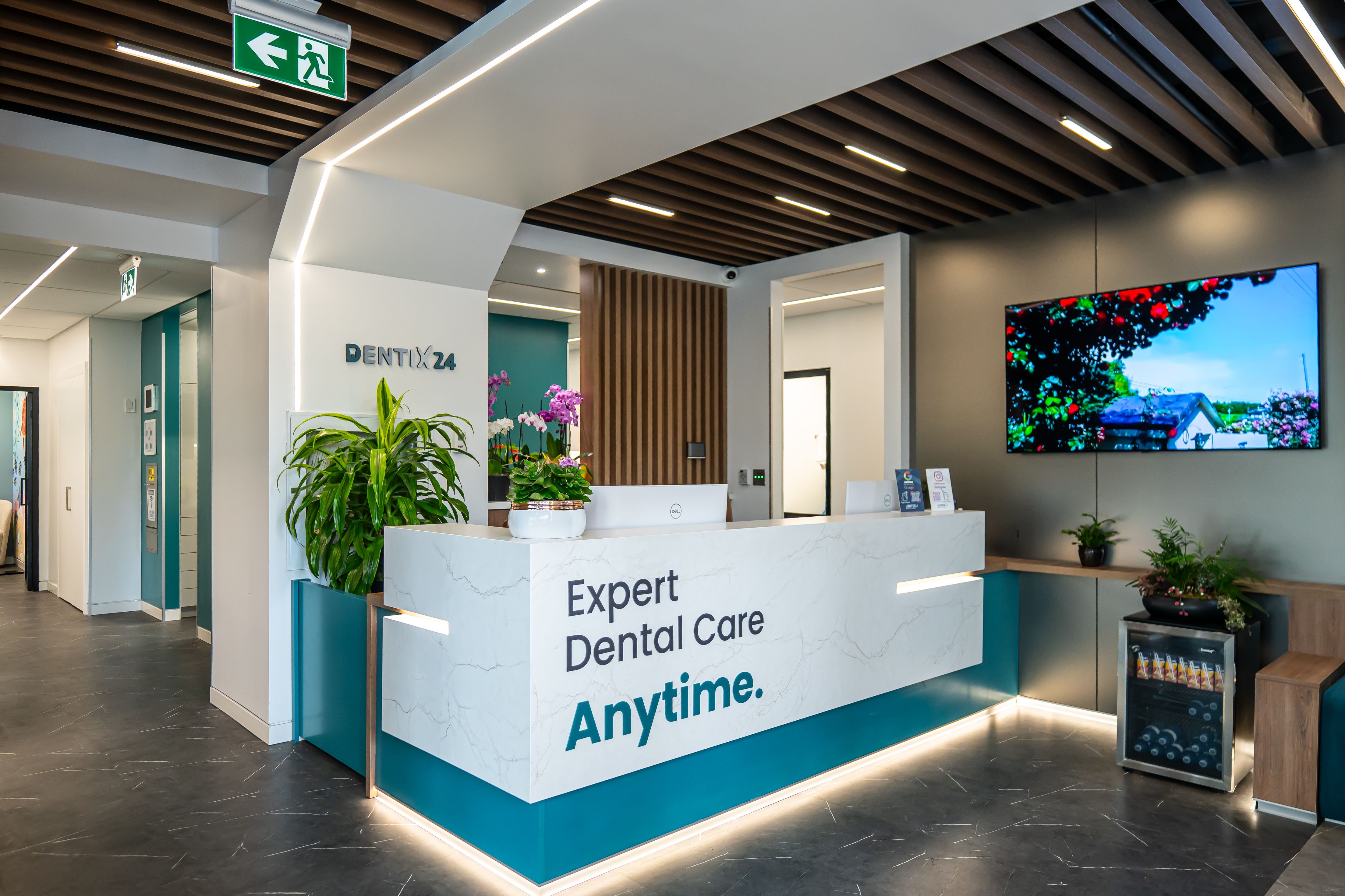 Dentix24 reception desk ready to help returning patients